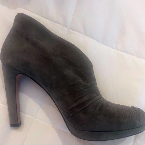 Prada Ruched Suede Bootie 39.0 Gently Worn - Platform 4.0 “ Heel - Dark Grey - Picture 8 of 10